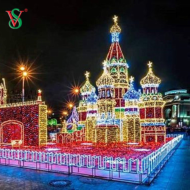 屋外のハロウィーンの日のモチーフ ライトの装飾の大きい城の塔の彫刻のモチーフ ライト