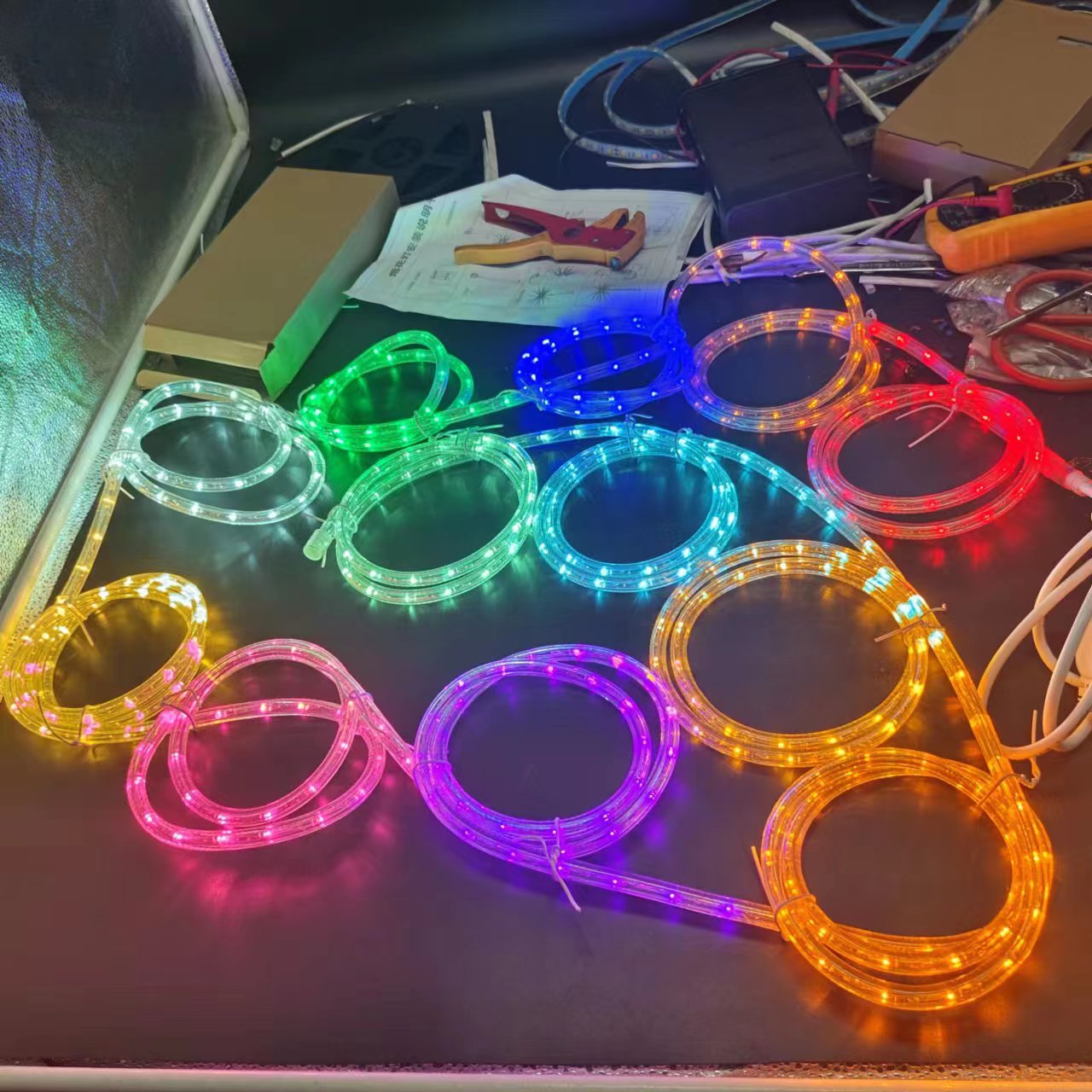 ホリデーデコレーションラウンドシェイプRGB 100m LED Flex Rope Strip Light Shop Window Park Street