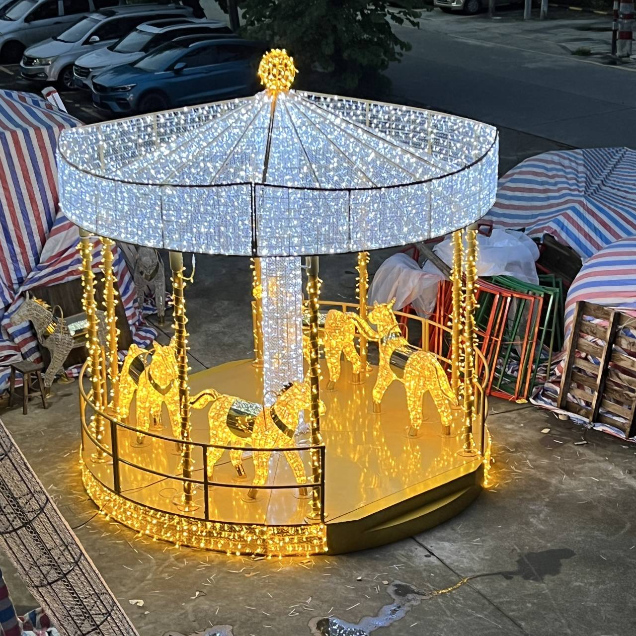 動物園ガーデンパーク屋外の装飾のための弦の光を備えた3D照明付き動物馬の彫刻